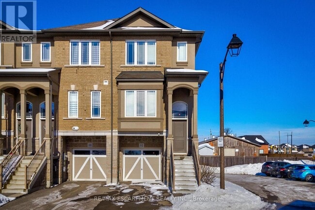 property at 82 Bloom Cres