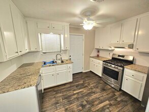 516 Colynwood Dr in Sherwood, AR - Foto de edificio - Building Photo