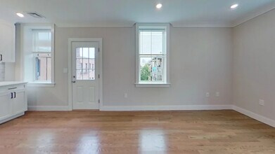 202 Porter St, Unit 6 in Boston, MA - Building Photo - Building Photo
