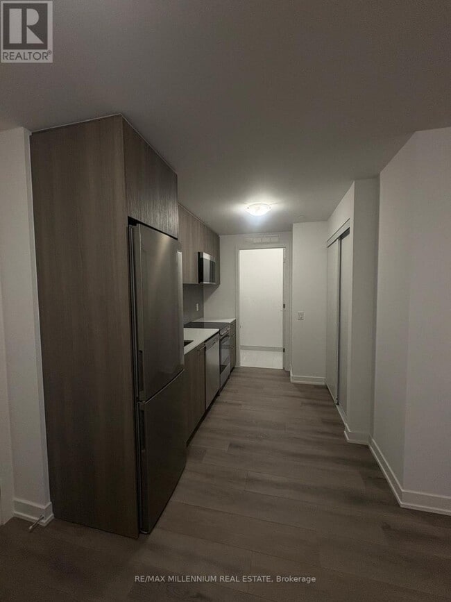 7439 Kingston Rd in Toronto, ON - Building Photo - Building Photo