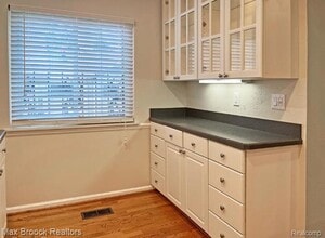 42160 Woodward Ave in Bloomfield Hills, MI - Building Photo - Building Photo