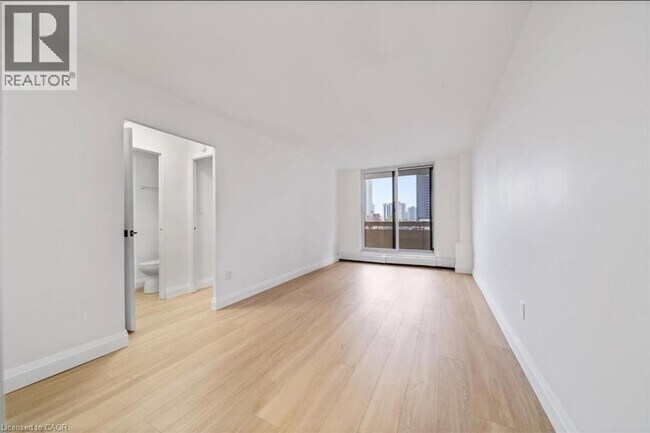 223 Jackson St W in Hamilton, ON - Building Photo - Building Photo