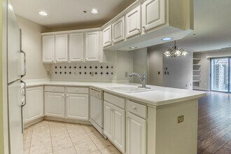 1050 N Stuart St in Arlington, VA - Building Photo - Building Photo