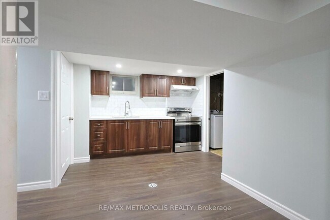 23 Mountland Dr in Toronto, ON - Building Photo - Building Photo