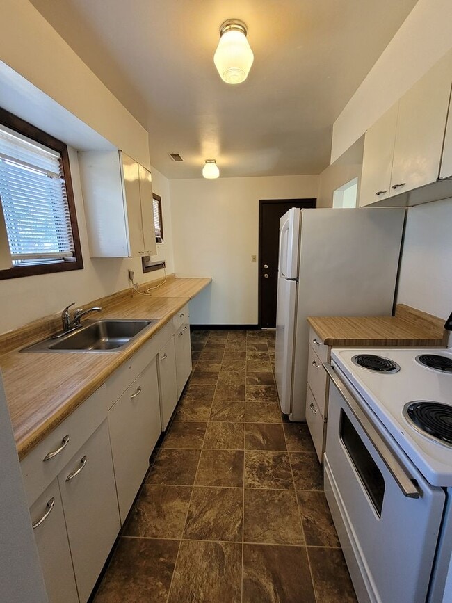 815 Lindberg Ln in Moses Lake, WA - Building Photo - Building Photo