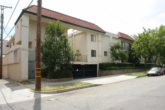 434 E Elmwood Ave in Burbank, CA - Foto de edificio - Building Photo