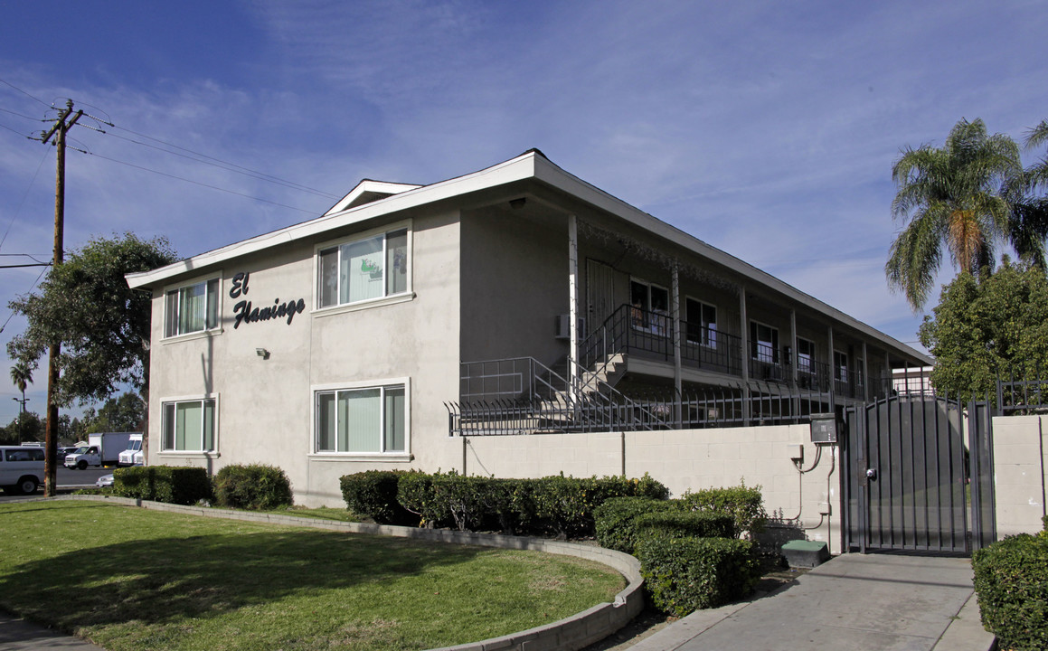 El Flamingo in Ontario, CA - Foto de edificio