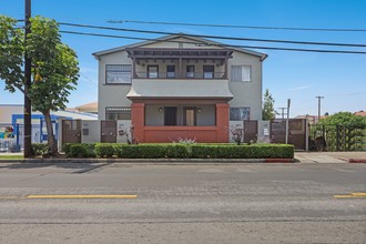 3166-3172 San Marino St in Los Angeles, CA - Building Photo - Primary Photo