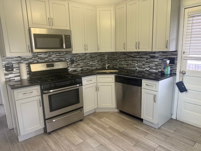 54 Murray Ave, Unit 2nd floor