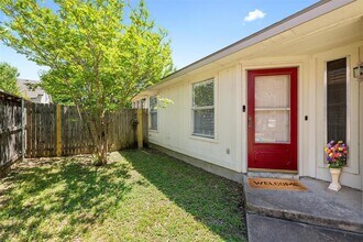 17505 Bishopsgate Dr in Pflugerville, TX - Building Photo - Building Photo