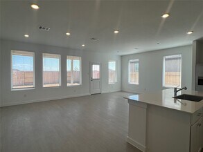 10615 Summers Wy in Beasley, TX - Building Photo - Building Photo