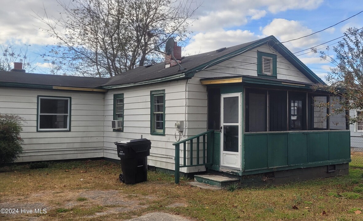 601 Cardwell St in Elizabeth City, NC - Foto de edificio