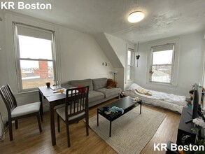 15 Higgins St, Unit 3 in Boston, MA - Building Photo - Building Photo