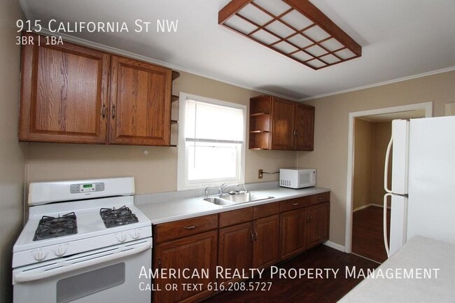 915 California St NW in Grand Rapids, MI - Building Photo - Building Photo
