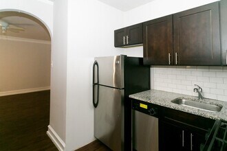 6748 N Ashland Ave in Chicago, IL - Building Photo - Building Photo