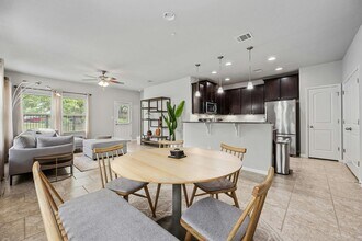 2214 S Lakeline Blvd in Cedar Park, TX - Building Photo - Building Photo