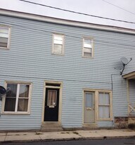 7 N Washington St in Shippensburg, PA - Building Photo