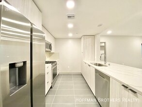 1532 Brockton Ave, Unit 310 in Los Angeles, CA - Foto de edificio - Building Photo