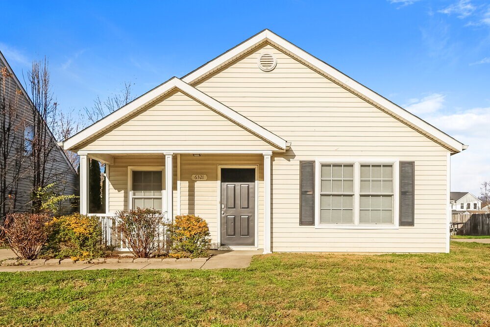 6321 Maravian Dr in Louisville, KY - Building Photo