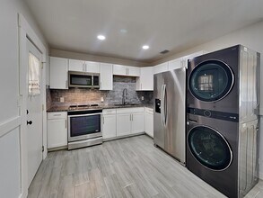 512 S Caroline St in Daytona Beach, FL - Building Photo - Building Photo