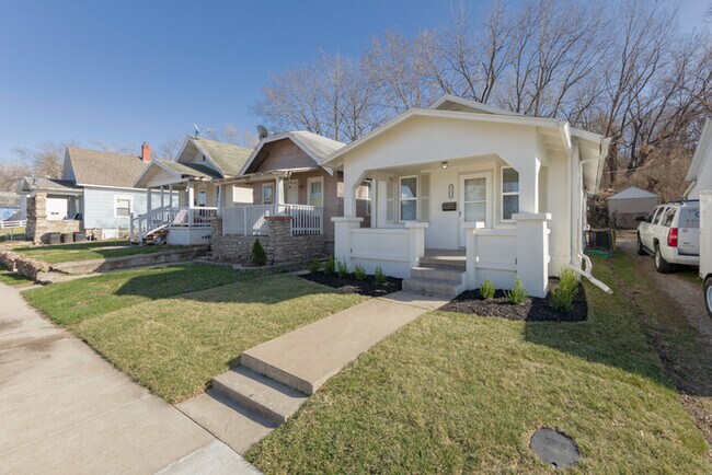 1121 Metropolitan Ave photo'