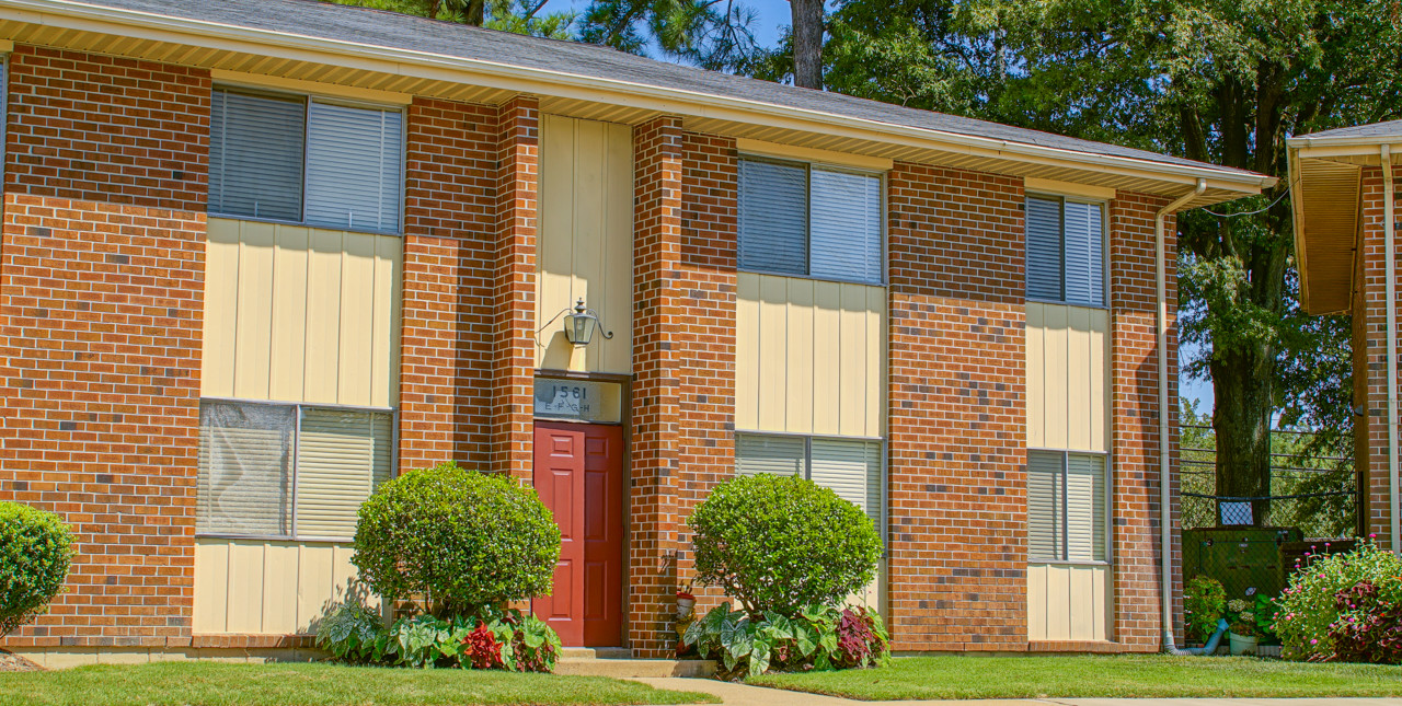 Mallory Apartments in Hampton, VA - Building Photo