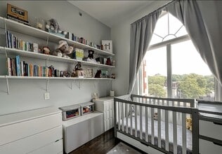 8 Dufferin Rue in Hampstead, QC - Building Photo - Building Photo