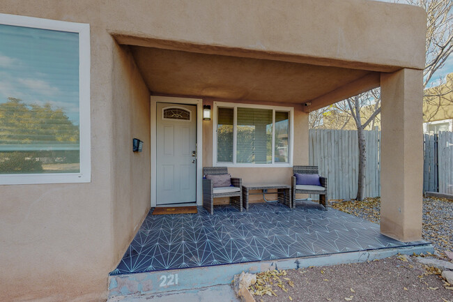 221 Girard Blvd SE, Unit House in Albuquerque, NM - Building Photo - Building Photo