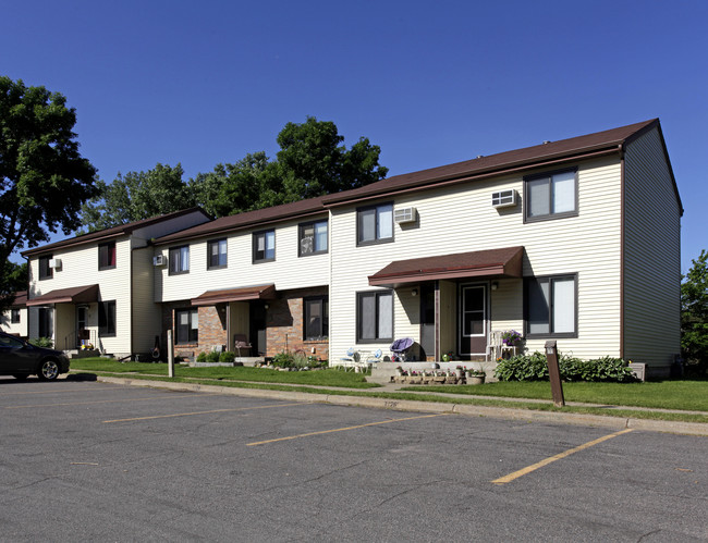 Rolling Meadows Cooperative in Inver Grove Heights, MN - Foto de edificio - Building Photo