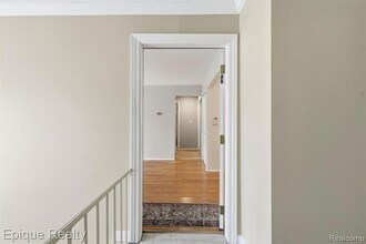 2400 Parmenter Blvd, Unit A 202 in Royal Oak, MI - Foto de edificio - Building Photo