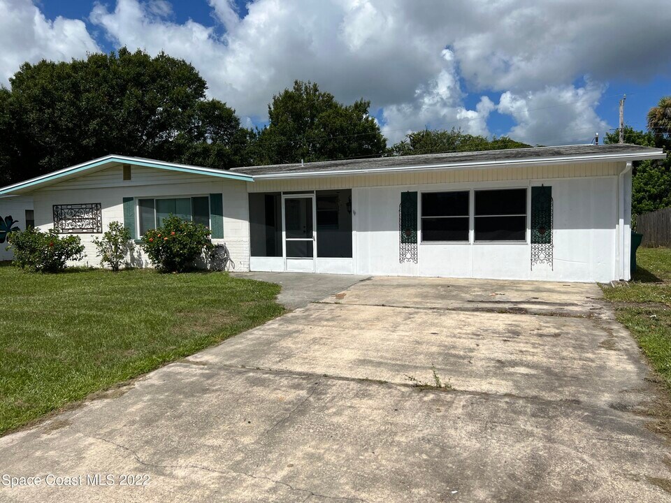 985 Date Ave in Merritt Island, FL - Building Photo