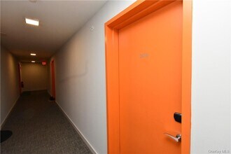 35 Van Nydeck Ave in Beacon, NY - Building Photo - Building Photo