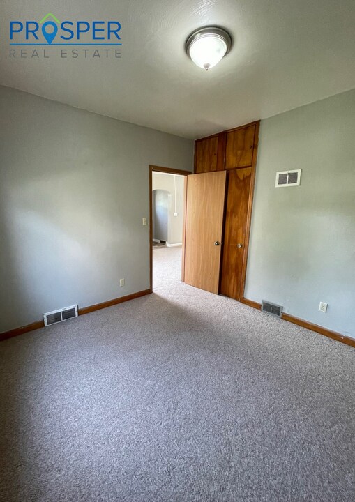 606 Menomonie St in Eau Claire, WI - Building Photo