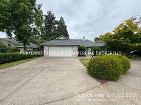 4469 SE Pennywood Dr in Milwaukie, OR - Building Photo