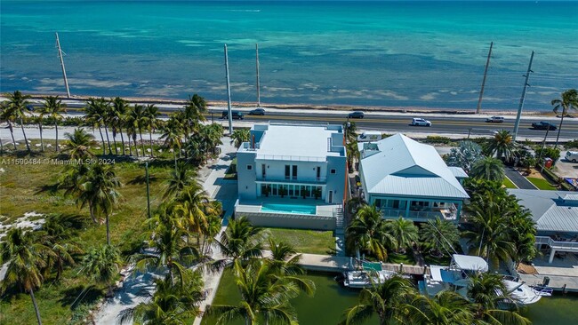 74870 Overseas Hwy in Islamorada, FL - Foto de edificio - Building Photo