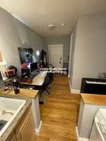 2001 Commonwealth Ave, Unit 2 in Boston, MA - Building Photo - Building Photo