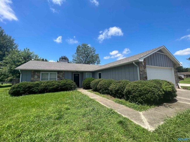 property at 1008 Brighton Cir SE