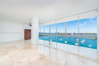 7934 West Dr in North Bay Village, FL - Foto de edificio - Building Photo