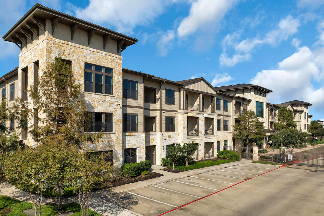 ELEVATE Spring Crossing in Spring, TX - Building Photo