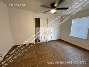1101 Moore St in Bakersfield, CA - Building Photo - Building Photo