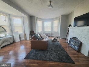 4960 Chestnut St, Unit 2 in Philadelphia, PA - Building Photo - Building Photo