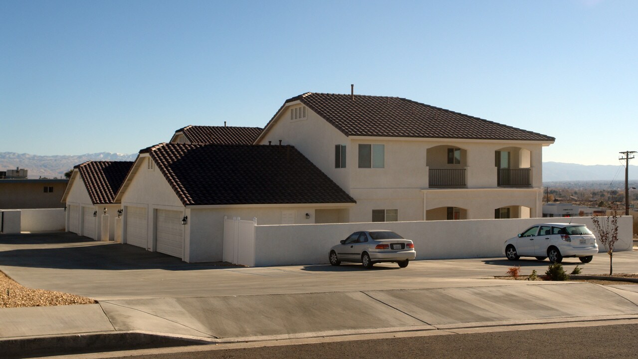 16181 Tuscola Rd in Apple Valley, CA - Building Photo