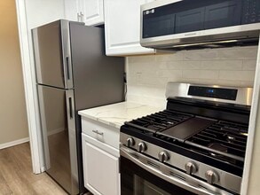 3945 Lyndhurst Dr, Unit 304 in Fairfax, VA - Building Photo - Building Photo