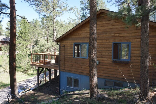 27556 Mountain Park Rd in Evergreen, CO - Foto de edificio - Building Photo