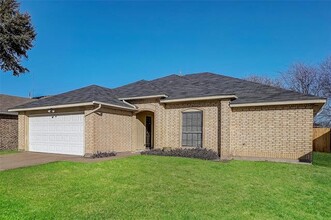 832 Larue Dr in Cedar Hill, TX - Building Photo - Building Photo