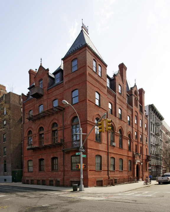 127 Avenue B in New York, NY - Building Photo