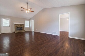 493 Silverthorne Cir in Douglasville, GA - Building Photo - Building Photo