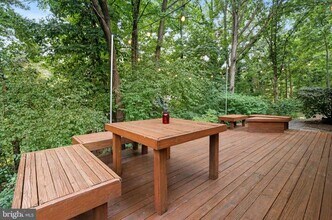 1522 Bal Harbor Ct in Herndon, VA - Foto de edificio - Building Photo