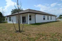 758 NW Airoso Blvd in Port St. Lucie, FL - Foto de edificio - Building Photo