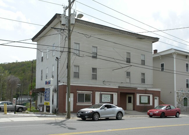 175 Main St in Winsted, CT - Building Photo - Building Photo